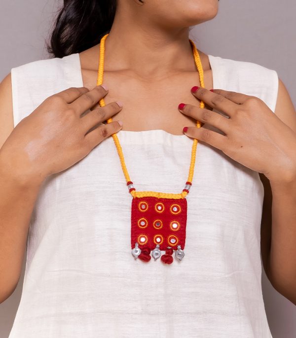 Wele, kach, zink Para Hand Embroidered Necklace